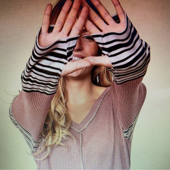 Haptics Tops - NWOT Haptics Mauve & Black Banded Stripe Ribbed Top With Thumbholes